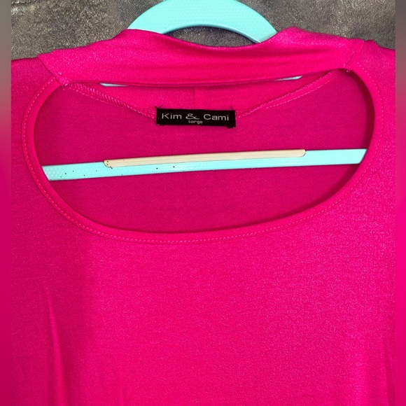 Kim & Cami Peek-a-Boo Cutout Jersey Top - Picture 3 of 8